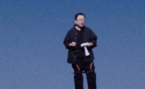 罗永浩自曝靠嘴吃饭太容易，为何还要重回科技圈找虐？